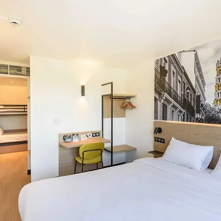Universite 3 Etoiles Hotel