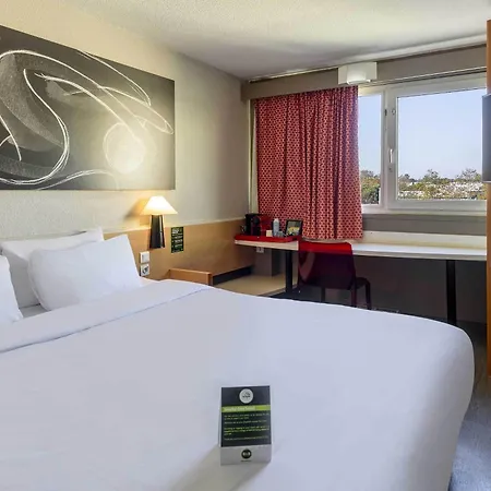 Universite 3 Etoiles Hotel