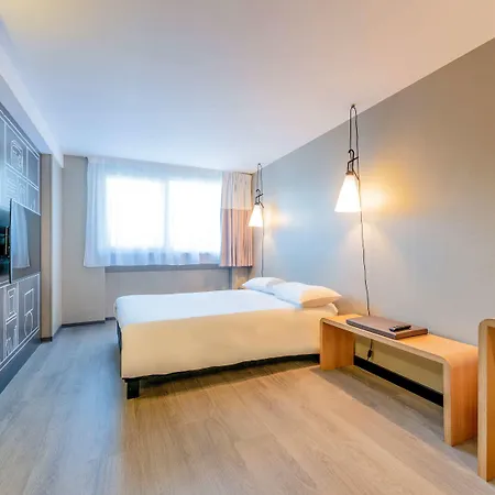 Universite 3 Etoiles Hotel