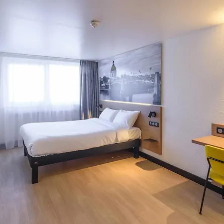 Universite 3 Etoiles Hotel