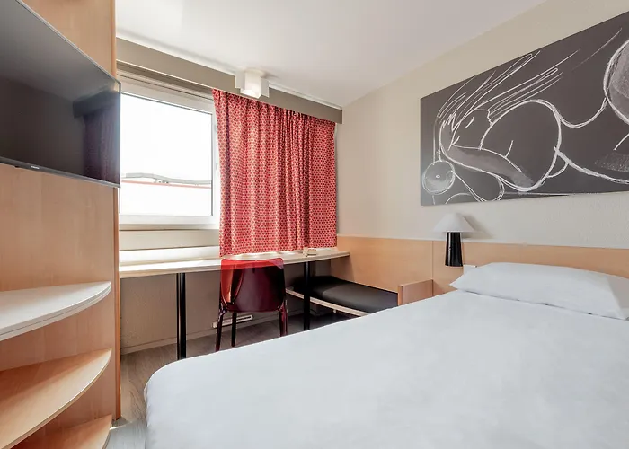 Universite 3 Etoiles Hotel