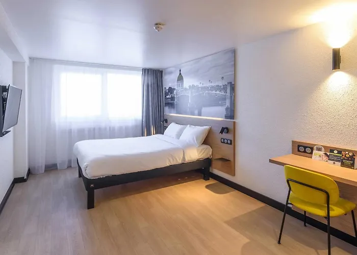 Universite 3 Etoiles Hotel