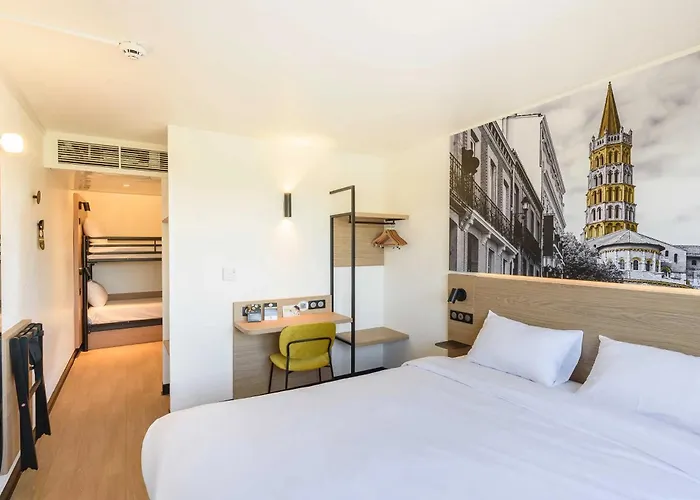 Universite 3 Etoiles Hotel