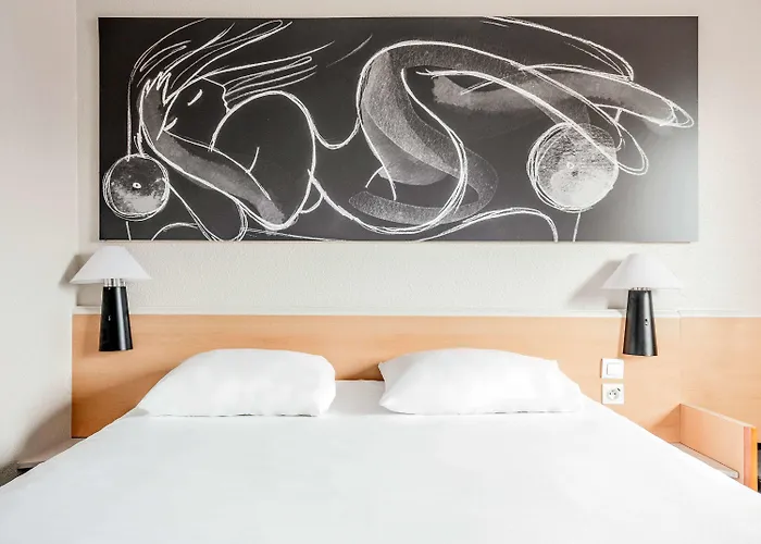 Universite 3 Etoiles Hotel